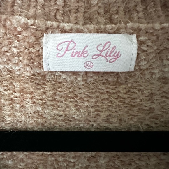 pink lily sweater - Picture 3 of 3
